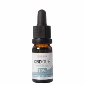 Een fles Renova CBD olie 10% op een witte achtergrond.