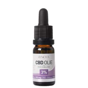 Een fles Renova CBD olie 3% op een witte achtergrond.