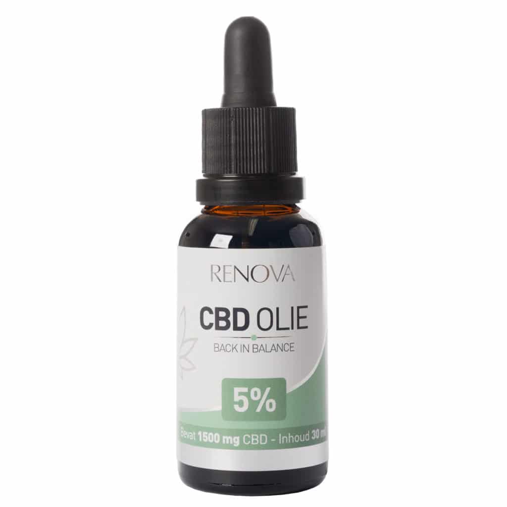 Renova CBD olie 5% (30 ml) op een witte achtergrond.