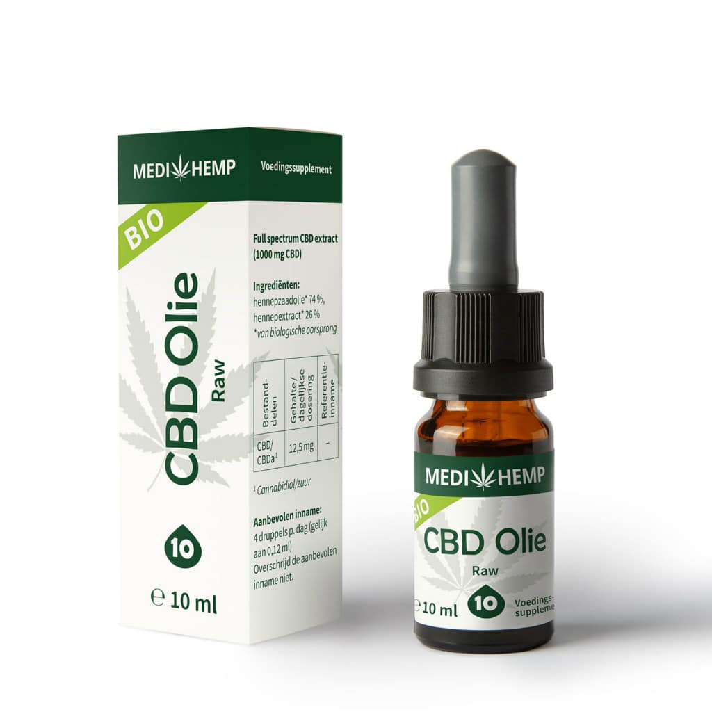 een flesje Medihemp CBD Olie RAW 10% naast een doosje Medihemp CBD Olie RAW 10%.