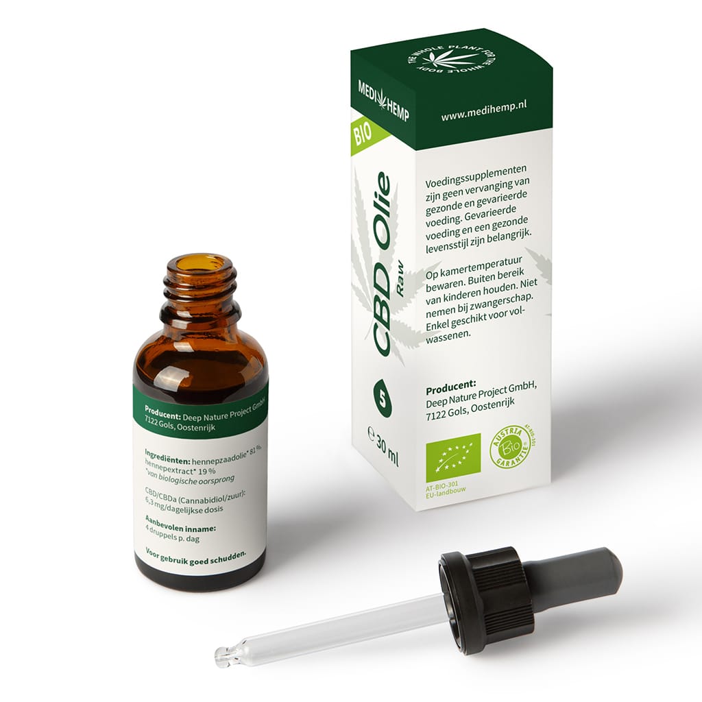 Medihemp CBD Olie RAW 5% (30ml) en een druppelaar op een witte achtergrond.