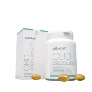 Een verpakking met Cibdol 5% CBD capsules 2.0 (8,3 mg - 60 stuks) staat naast de verpakking, met drie capsules op de voorkant.